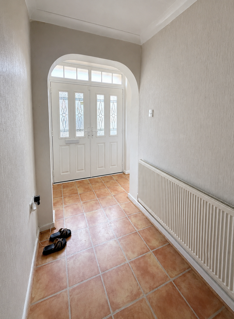 3 bed property in Ash Grove, Hounslow